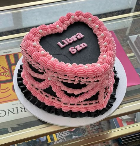 October Bday Cake, Libra Cake Aesthetic, Y2k Bday Cake, Libra Bento Cake, Cake 2023 Trend, Heart Shaped Libra Cake, Libra Bday Cake, Libra Heart Cake, Libra Birthday Ideas