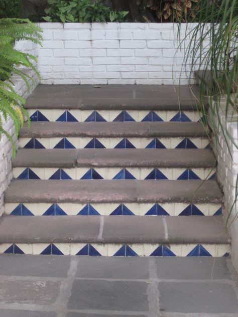 mexico, basic tile risers Outdoor Stair Riser Ideas, Tile Outdoor Steps, Tiled Porch Steps, Doorstep Tiles, Tiled Front Steps, Tile Stairs Outdoor Front Steps, Tiled Staircase, Outside Stairs, Gallery Wall Staircase