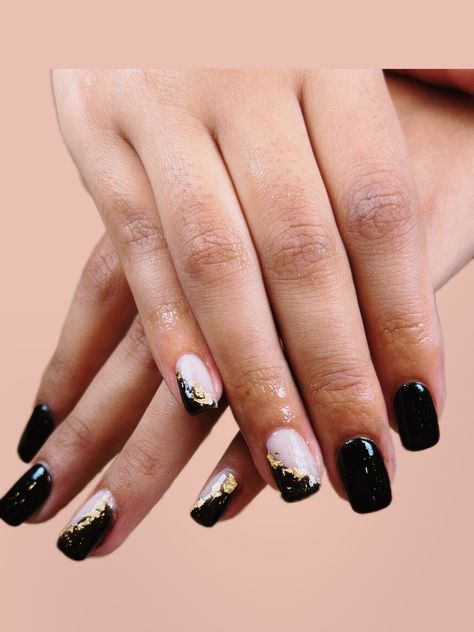 Black And Gold Flake Nails, Flake Nails Design, Black Nails With Gold Flakes, Black And Gold Nails Design, Gold Nails Design, Gold Flake Nails, Black Nails With Gold, Nails With Gold Flakes, Black And Gold Nails