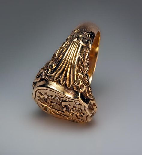 Mens Gold Signet Rings, Antique Mens Rings, Gothic Wedding Rings, Mens Ring Designs, Gothic Engagement Ring, Antique Rings Vintage, Black Gold Ring, Black Gold Jewelry, Seal Ring