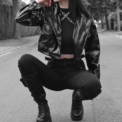 Baddass Black Outfit, Elegant Techwear, Leather Goth Outfit, Badass Outfits For Women, Supernatural Outfit Ideas, Elegant Goth Outfits, Black Outfits Edgy, Gangster Outfit, Badass Outfit