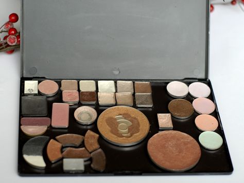 Taupe & Pearl: UK Affordable Beauty and Makeup Blog: DIY: Magnetic Palette (+ a quick guide to depotting & broken powders) Depotting Makeup, Elf Palette, Bronzing Pearls, Sustainable Makeup, Magnetic Makeup Palette, Organize Makeup, Empty Palette, Magnetic Palette, Beauty And Makeup