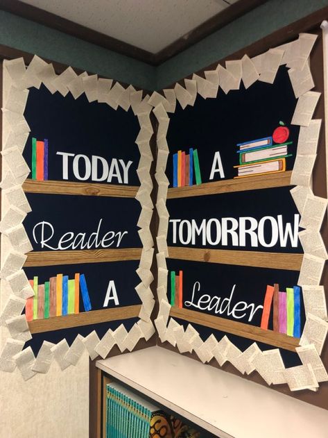 School Reading Room Ideas, Favorite Book Bulletin Board Ideas, Reading Nook School Library, Classroom Book Decor, Welcome Back To The Library Bulletin Board, Library Theme Classroom, School Hall Displays, High School Library Ideas Display, Books We Read Bulletin Board