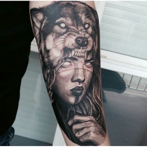 inkedmag's photo on Instagram Tattoo Indien, Wolf Girl Tattoos, Wolf Headdress, Headdress Tattoo, Native American Tattoos, Circle Tattoos, Tattoo Reference, Body Suit Tattoo, Inked Magazine