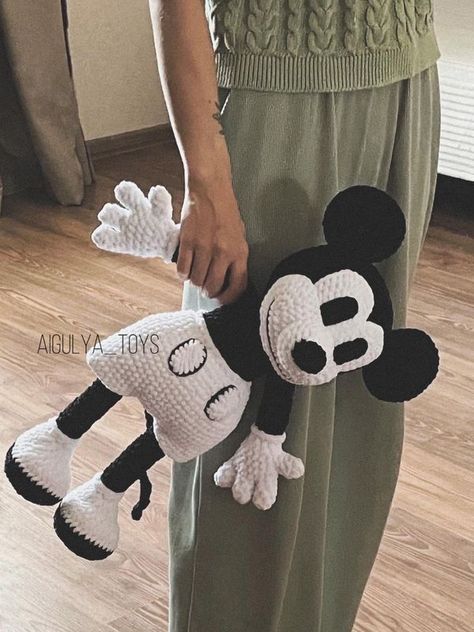 amigurumi inspiration | 😍😍 Mickey Mouse of the 30s is ready | Facebook Crochet Mickey Mouse Pattern Free, Mickey Crochet, Mickey Mouse Crochet, Crochet Mickey Mouse, Amigurumi Inspiration, Disney Crochet Patterns, Baby Mickey Mouse, Animal Crochet, Baby Mickey