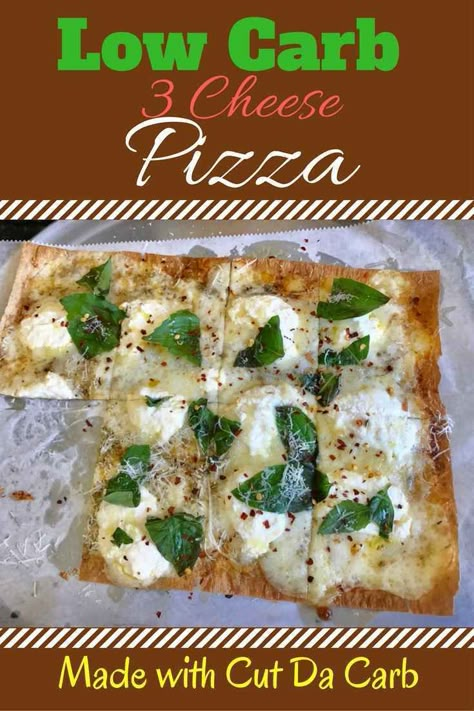 Cutdacarb Recipes, Three Cheese Pizza, Keto Savory, Keto Ideas, Calorie Recipes, Flatbread Recipes, Low Carb Baking, Flat Bread, Low Carb Pizza