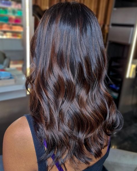 For a new hairdo that we know you'll love go for a dark brown balayage. Not only will you look dark and mysterious, but you'll feel confident and sexy, guaranteed. Click the article link for more photos and inspiration like this // Photo Credit: Instagram @herahairbeauty // #balayage #balayagehair #carameldarkbrownbalayage #darkbrownbalayage #darkbrownbalayagehair #darkbrownbalayageshorthair #darkbrownbalayageshorthairstraight #darkbrownbalayagestraighthair Chocolate Hair Highlights, Balayage Hair Chocolate Brown, Auburn Highlights In Black Hair, Dark Chocolate Brown Hair Balayage, Dark Balayage Short Hair, Dark Brown Hair With Chocolate Highlight, Dark Brown Short Hair With Highlights, Chocolate Brown Highlights On Dark Hair, Dark Brown And Blonde Highlights