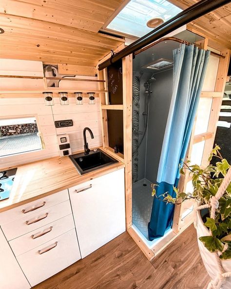 12 Camper Vans with Bathrooms: Toilet & Shower Inspiration for Off-Grid Living – Bearfoot Theory Camper Van Shower, Astuces Camping-car, Big Shower, Bus Living, Interior Boho, Kombi Home, Van Conversion Interior, Bus House, Bathroom Layouts