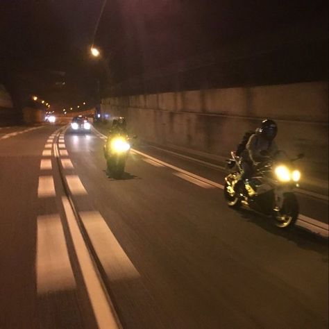 Street Racing Motorcycle Aesthetic, Racing Motorcycles Aesthetic, Motorcycle Street Racing, Street Racing Motorcycles, Motorcycle Night Aesthetic, Bikes Aesthetic, Motor Aesthetic, Aesthetic Motorcycle, Image Moto