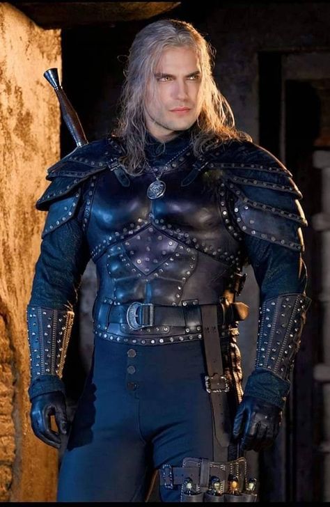 Henry Cavill Shirtless, The Witcher Geralt, British Gentleman, Witcher Art, Geralt Of Rivia, The Witcher 3, Thranduil, Fantasy Costumes, Man Of Steel