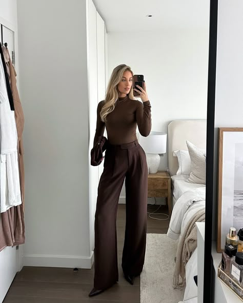 7 chic workwear outfits 💻 Outfit details are all tagged as well as linked on my LTK 🥰 Clerk Outfits, Autumn Colour Outfits, Modest Outfit Aesthetic, Corporate Office Outfit, Brown Turtleneck Outfit, Interview Outfit Business Casual, Trendy Business Casual Outfits For Women, Turtleneck Outfit Ideas, Casual Outfits For Women Work