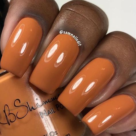 15 Stunning Nail Color Ideas for Dark Skin Tones - thepinkgoose.com Dark Skin Manicure, Dark Skin Fashion, Dark Skin Nail Polish, Nails For Dark Skin, Dark Skin Nail Color, Nails Dark Skin, Mom Makeover, Bold Nails, Sns Nails Colors