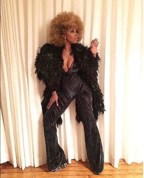 Beyonce's Funky Soul Train Themed Birthday Bash - Essence Soul Train Fashion, 70s Theme Party Outfit, Soul Train Themed Party, Motown Party, 70s Party Outfit, Moda Disco, Soul Train Party, 70s Party Theme, Studio 54 Party