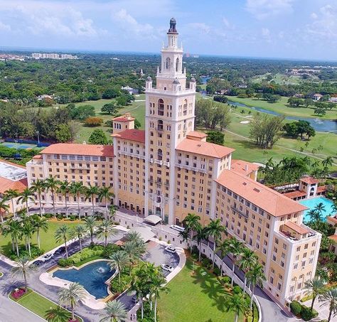 Biltmore Hotel in Coral Gables - Miami The Biltmore Miami, Biltmore Miami, Florida Architecture, Baltimore Hotels, Coral Gables Florida, Biltmore Hotel, Mediterranean Revival, Miami Travel, The Biltmore