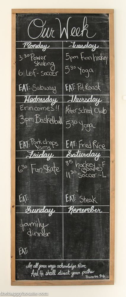 DIY Giant Chalkboard Kitchen Weekly Planner – The Happy Housie Chalkboard Paint Kitchen, Kitchen Decor Simple, Giant Chalkboard, Chalkboard Wall Kitchen, Chalkboard Kitchen, Chalkboard Wall Bedroom, College Kitchen, Teal Kitchen Decor, Chalkboard Wall Art