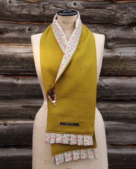 Tweed Scarf, Scarf Sewing Pattern, Sewing Scarves, Col Crochet, Remake Clothes, Harris Tweed Fabric, Design Moda, Patchwork Scarf, Fleece Scarf