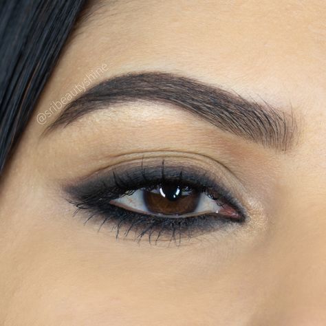 Kohl Eyes Makeup Look, Smokey Eye Eyeliner, Smudge Smokey Eye, Smokeyeyes Makeup, Smudged Eye Makeup, Kohl Eye Makeup, Black Kohl Eyes, Kohl Eyeliner Look, Black Eyeshadow Brown Eyes