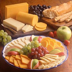 Fruit & Cheese Party Food Easy Appetizers, City Bakery, Cheese Fruit Platters, Simple Snacks, Fruit Appetizers, Cheese And Crackers, Recipes Learn, Vegetable Tray, Appetizer Platters