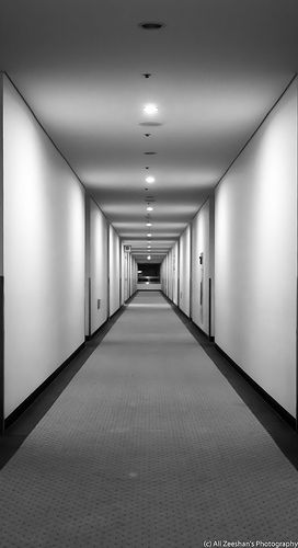 22 Creative & Unique Photographs of Hallways Hallway Photography, One Point Perspective Room, Perspective Room, Forced Perspective, One Point Perspective, Perspective Photography, Point Perspective, Photography Basics, Famous Photographers