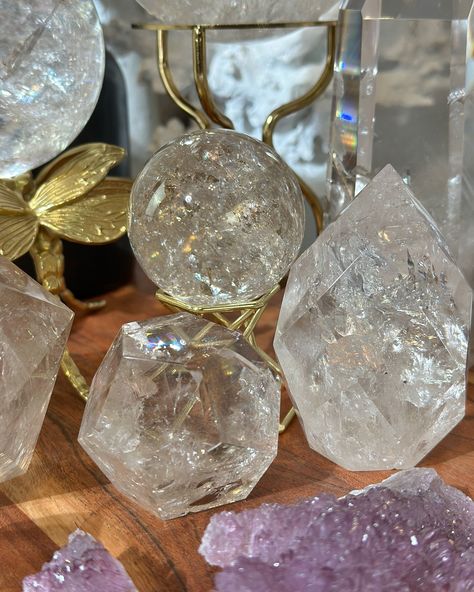 A little bit of crystal clear quartz, of course! ✨ LOVE this section of rainbow filled quartz and fun faceted polished shapes from Brazil. The spheres run from 57mm to big momma at 106mm. On our last day at the Denver gem show, we went back to grab more of these faceted dome flames for you, but these were the only nice ones we found. I’m just glad we at least got a variety of sizes. 🙂 These will be available starting Tuesday at Story pre-claims, then LIVE Wednesday & Thursday. Come check them... Big Momma, Gem Show, Clear Quartz, Crystal Clear, Last Day, Denver, Brazil, Gems, Rainbow