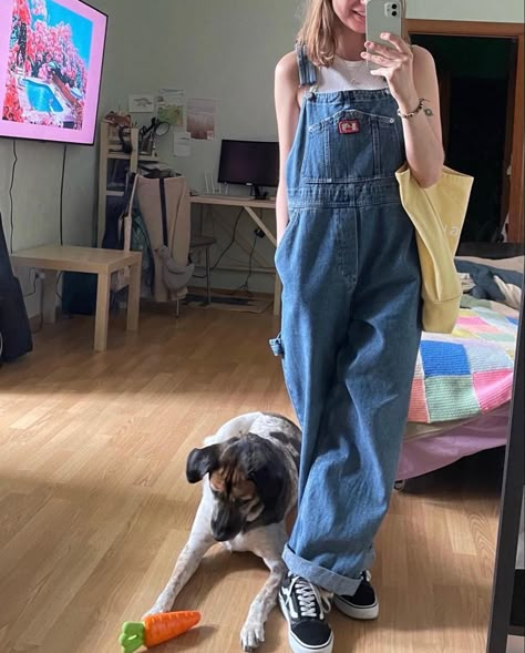 Oversize Dungarees Outfit, Women Dungarees Outfits, Oversized Dungarees Outfit, Dungarees Outfit Aesthetic, Oversized Overalls Outfit, Oversized Dungarees, Summer Outfits Alt, Summer Outfits Aesthetic Vintage, Overalls Outfit Aesthetic