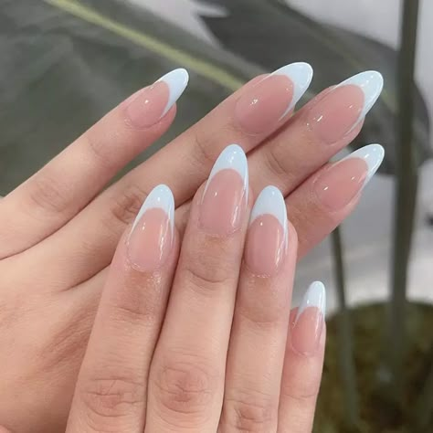 55+ Oval Nails That Are Hot Right Now | Designs For Oval Nails Oval Nails French, White Oval Nails, Nails Champagne, Nails Cream, Statement Nails, Ongles Gel French, Nails Charms, Nails Coral, Oval Acrylic Nails