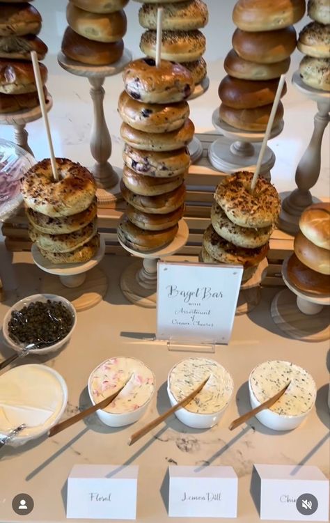 Senior Breakfast Table Ideas, Wedding Brunch Reception Decorations, Simple Breakfast Party Ideas, Breakfast Bar Wedding Receptions, Bagel Themed Party, Bagel Bar Brunch Display, Coffee And Bagel Bar, Breakfast At Wedding Receptions, Brunch Food Bridal Shower Ideas