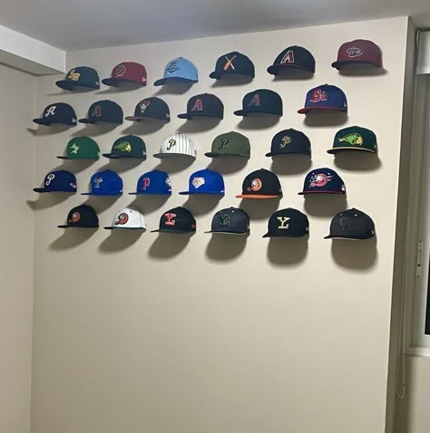 Hats Collection Display, Baseball Hat Wall Display Bedrooms, Hat Wall Display Baseball Cap, Hanging Caps On Wall, Caps Organizer Ideas, Cap Display Ideas Wall, Baseball Cap Wall Display, Hat Wall Display Men, Cap Rack Ideas