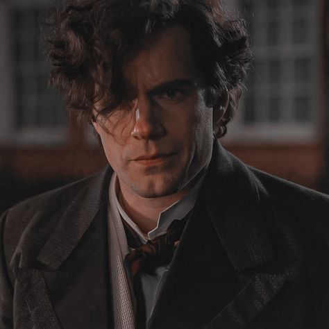 Henry Cavill Sherlock Holmes Icons, Sherlock Holmes Elona Holmes, Sherlock Holmes Aesthetic Henry Cavill, Sherlock Holmes From Enola Holmes, Sherlock Henry Cavill, Enola Sherlock Holmes, Hollywood Actors Handsome, Sherlock Enola Holmes, Sherlock Holmes Enola Homes