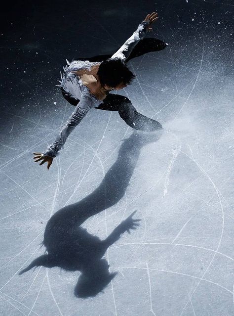 Skater Photography, Ice Skating Photography, Ice Skating Pictures, Skating Pictures, Skate Aesthetic, Skating Aesthetic, Ice Show, Ice Skaters, Gesture Drawing