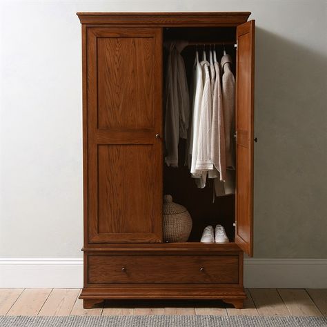 Antique Wardrobe Bedroom, Antique Wooden Wardrobe, Brown Closet Bedroom, Oak Wardrobe Bedroom, Vintage Wardrobe Furniture, Narnia Drawings, Cubords Ideas Bedroom, Dark Wood Wardrobe, Vintage Wardrobe Closet