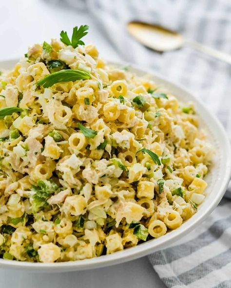 Old fashioned, tuna macaroni salad is the best summer side dish for cookouts and picnics. Made with canned tuna, mayonnaise, fresh parsley and dill, celery and lemon, this quick and easy classic is always a lunch favorite. A great make ahead recipe. #tunamac #tunapastasalad Tuna Pasta Salad With Dill, Tuna Macaroni Salad Cold, Sizzler Tuna Pasta Salad Recipe, Tuna Noodles, Cold Tuna Pasta Salad, Tuna Pasta With Peas, Tuna Mac Salad With Peas, Salad With Pasta, Tuna Fish Salad