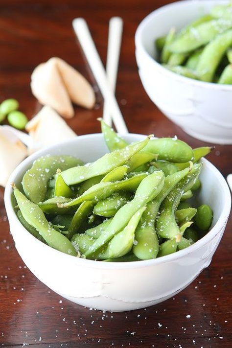 10-Minute Restaurant-Style Steamed Edamame Steamed Edamame, Edamame Recipes, Mapo Tofu, Edamame, Omega 3, Veggie Recipes, Travel Food, Appetizer Snacks, Vegetable Recipes