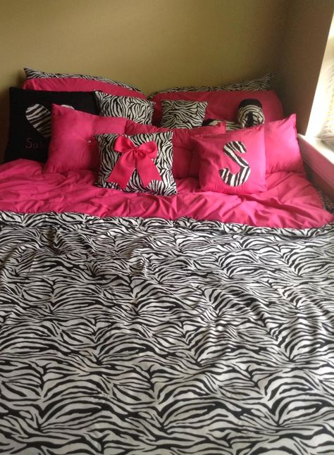 Just covered and old quilt I had that was still in very good shape, just didn't match anymore. Got 2 sets of sheets (one zebra, one pink) and had more than enough left over to make the pillows also. Cost roughly $30. Y2k Bed Sheets, Y2k Mcbling Bedroom, Room Ideas Mcbling, Early 2000s Bedroom Pink, Mcbling Aestethic Room, 2000s Bedroom, Indie Rooms, Zebra Print Bedroom 2000s, 2000s Room