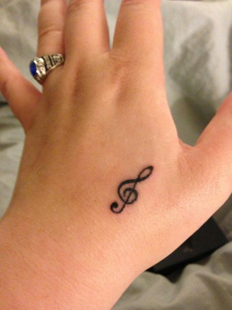 Music note on hand Hand Music Tattoo, Music Tattoo Hand, Music Note Tattoo On Hand, Music Note Hand Tattoos, Finger Tattoos Music, Music Note Finger Tattoo, Hand Tattoos Music, Tattoo Ideas For Music Lovers, Music Note Tattoos For Women