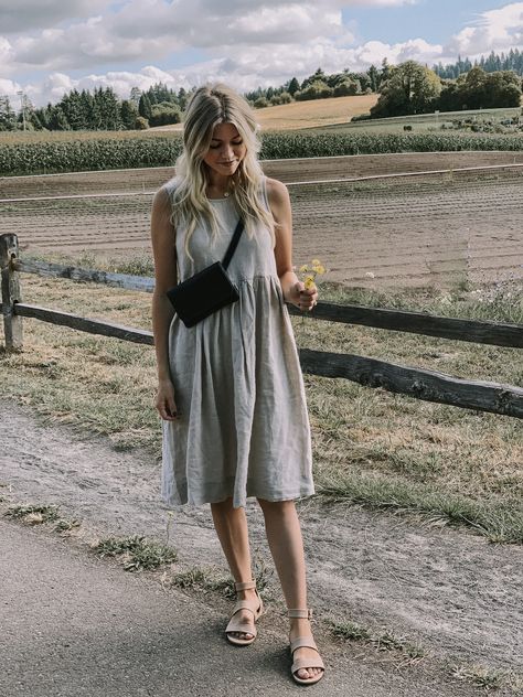 Why You Should Invest in a Linen Dress Linen Farm Clothes, Linen Gardening Clothes, Not Perfect Linen Mama Dress, Linen Dresses Outfit, Linen A Line Dress, Fall Linen Outfits, Linen Dress Winter, Diy Linen Dress, Linen Summer Dresses