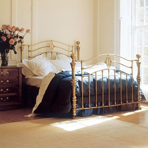 www.eyefordesignlfd.blogspot.com Decorate With Brass Beds.......Beauty in the Boudoir Gold Bed Frame, Brass Bedroom, Brass Beds, Brass Bed Frame, Iron Beds, Gold Bed, Brass Bed, Iron Bed, Bedroom Paint Colors