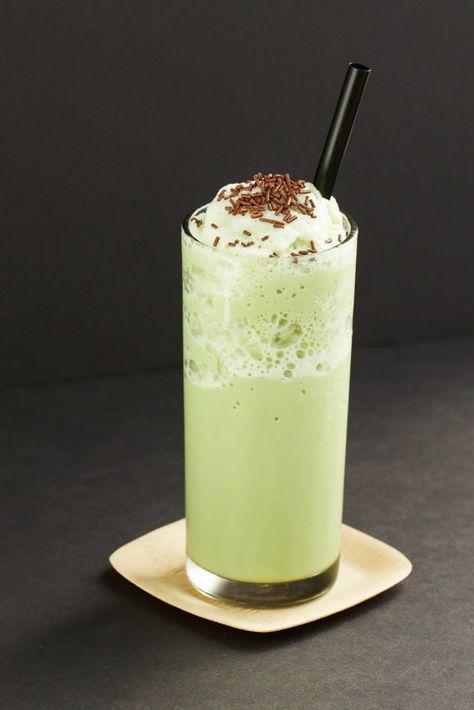 Matcha Frappuccino Recipe, Tea Bars, Matcha Frappuccino, Iced Matcha Green Tea, Tea Lattes, Sweet Matcha, Matcha Recipes, Green Tea Recipes, Frappuccino Recipe