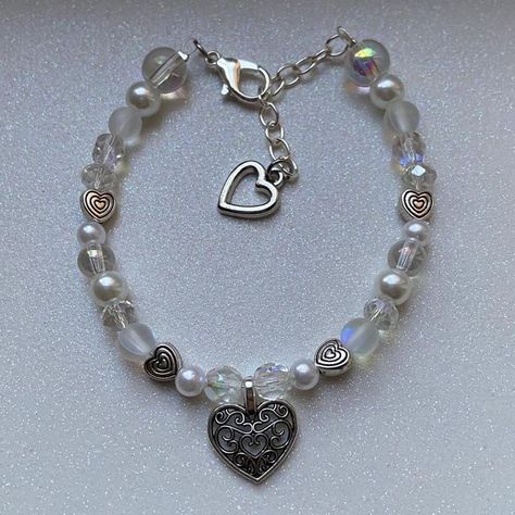 Cute Aesthetic Bracelets, Pearl Silver Jewelry, Beads Aesthetic, Aesthetic Bracelets, Bead Jewelry Ideas, Y2k Stuff, Accesorios Aesthetic, Jewelry Craft Ideas, Silver Pearl Jewelry