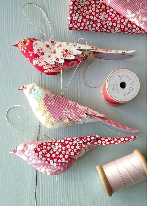 Bird Ornaments fabric stuffed body and fabric covered poster board wing Fabric Bird, Patterns Fabric, Beginner Sewing Projects Easy, Christmas Ornament Pattern, Kids Fabric, Bird Ornaments, 자수 디자인, Fabric Christmas Ornaments, Fabric Birds