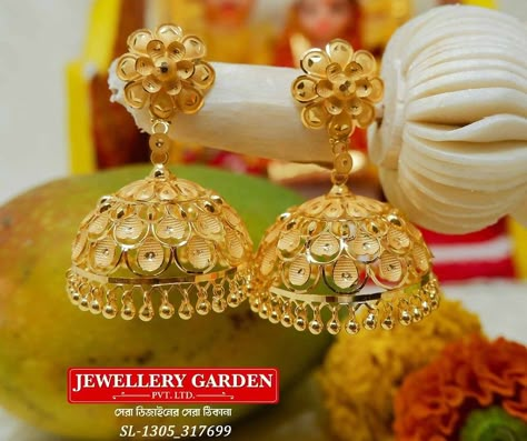 Golden Jhumka, Jhumka Design, Emerald Ring Design, Gold Palace, Gold Jewelry Prom, Gold Jhumka, Jhumka Designs, Unique Gold Jewelry Designs, Wedding Jewelry Sets Bridal Jewellery