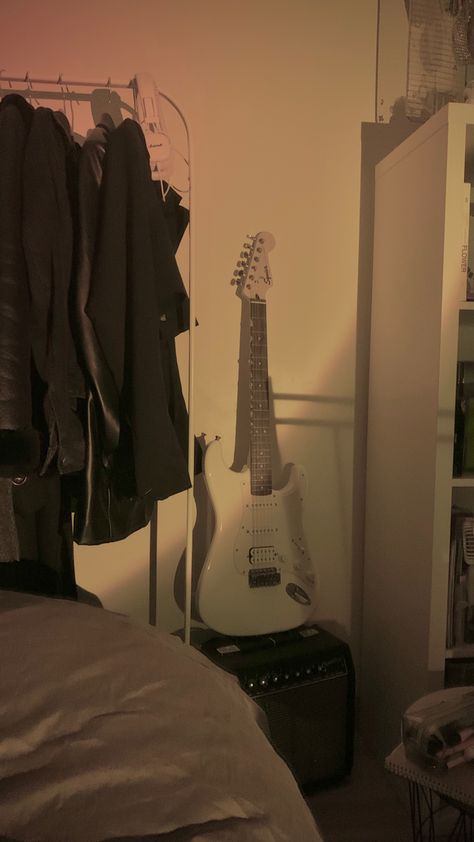 Electric Guitar In Bedroom, Electric Guitar Aesthetic Room, Electric Guitar Bedroom Aesthetic, Guitar Wall Bedroom, Musician Room Decor, Electric Guitar Bedroom, Guitarist Room Aesthetic, Room Decor Guitar, Musician Bedroom Ideas