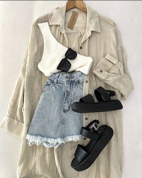 Summer Ootd 2024, Summer Basics Wardrobe, Park Date Outfit, Boho Casual Outfits, Outfit Verano, Outfits Primavera, Shotting Photo, Outfit Primavera, Weekly Outfits