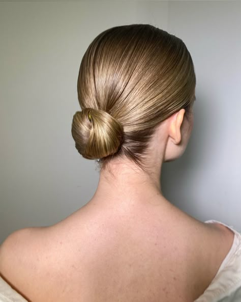 Formal Hair Bun Classy, Sleek Low Bun Short Hair, Low Bun Bride, Sleek Buns, Angelina Core, Chignon Hair, Guest Hair, Short Hair Bun, Sleek Bun