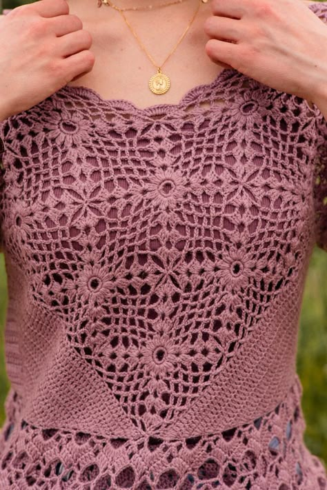 Elegant Cotton Crochet Top With Lace Detail, Chic Crochet Lace Knit Top, Luxury Crochet Lace Top For Women, Luxury Crochet Lace Chic Tops, Feminine Sleeveless Crochet Lace Top, Crochet Shirts, Crochet Lace Scarf, Crochet Chicken, Crochet Ladies Tops