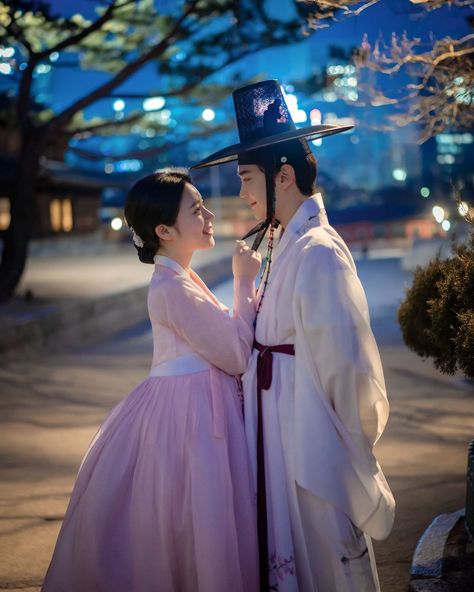 Couple Hanbok, Korean Bride, South Korea Photography, Korean Princess, Hanbok Traditional, Korean Traditional Clothing, Korea Dress, Korean Traditional Dress, Korean Hanbok