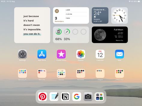 Ipad Mini Widget Ideas, Academic Ipad Home Screen, Btw Ipad Wallpaper, Ipad Screen Layout Ideas, Ipad Setup Homescreen Ideas, Organizing Ipad Home Screen, Ipad Organization Homescreen For School, Ipad Set Up For College, Asthetic Ipad Organization