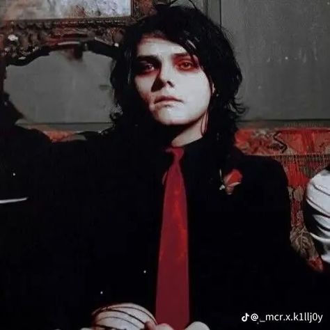 Goth Boys, Gerald Way, Bob Bryar, Emo Teen, 2000s Emo, Emo Aesthetic, I Love Mcr, Band Memes, Gerard Way