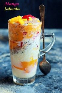 Mango falooda recipe with step by step photos. Learn how to make cooling easy mango falooda with this simple recipe today. Sharing a very very tasty and filling dessert recipe with you all today wi… Mango Falooda Recipe, Mango Meltdown Drink Recipe, Mango Sago Recipe, Mango Sago Dessert, Mango Sago Coconut Milk, Falooda Recipe, Berbuka Puasa, Pani Puri, Mango Dessert