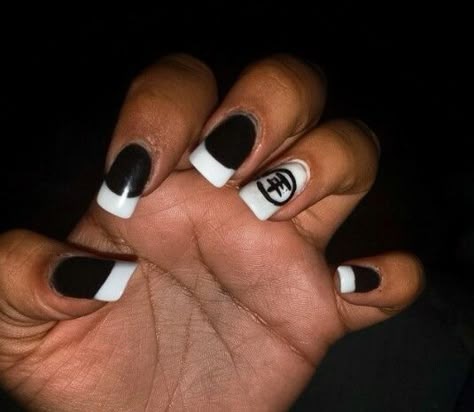 Black and white ,tokio hotel logo Bill Kaulitz Nail Ideas, Tom Kaulitz Nails Ideas, Tokyo Hotel Nails, Tokio Hotel Nail Ideas, Tokio Hotel Sign, Tokio Hotel Inspired Nails, Bill Kaulitz Nails Black White, Tom Kaulitz Outfit Ideas, Tokio Hotel Black And White